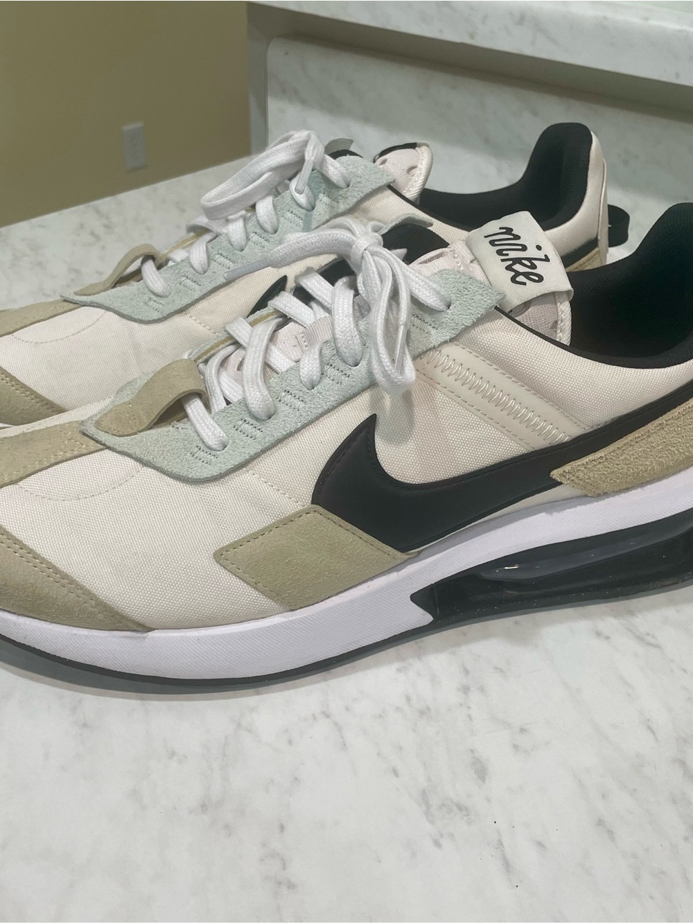 Mens Nike air infinity edge 2 sneakers